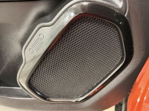 Used 2018 Jeep Renegade Altitude image 22