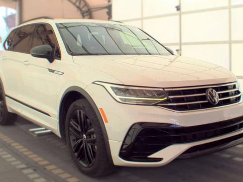 Used 2022 Volkswagen Tiguan SE R-Line FWD image 4