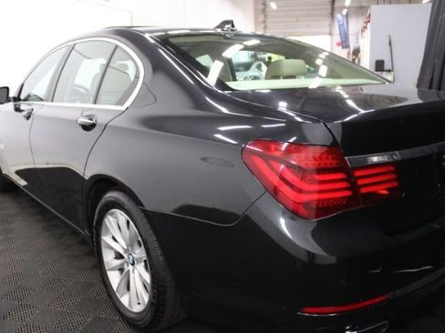 Used 2014 BMW 740i image 8