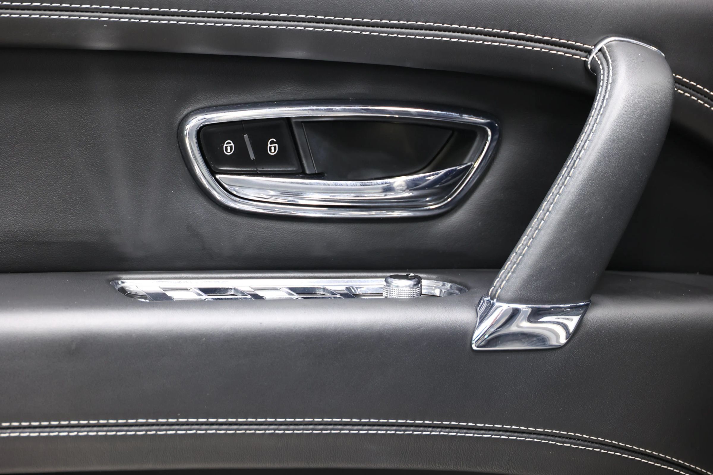 Used 2018 Bentley Bentayga Onyx Edition AWD/4WD image 12