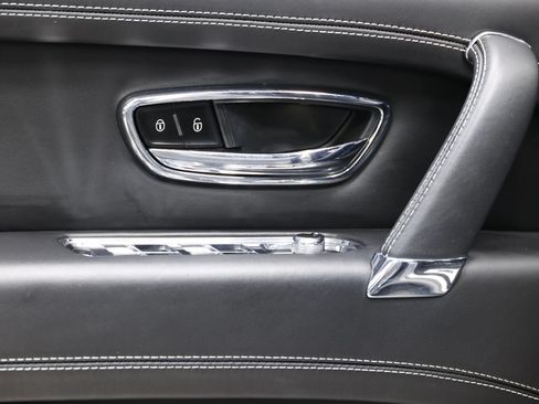 Used 2018 Bentley Bentayga Onyx Edition AWD/4WD image 12