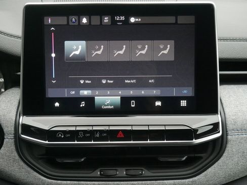 Used 2024 Jeep Compass Latitude w/ Sun and Sound Group image 21