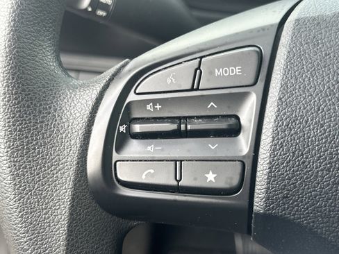 Used 2025 Hyundai Venue SE image 24