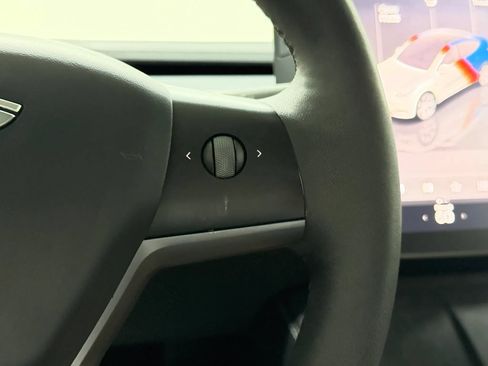 Used 2024 Tesla Model Y Long Range AWD/4WD image 65