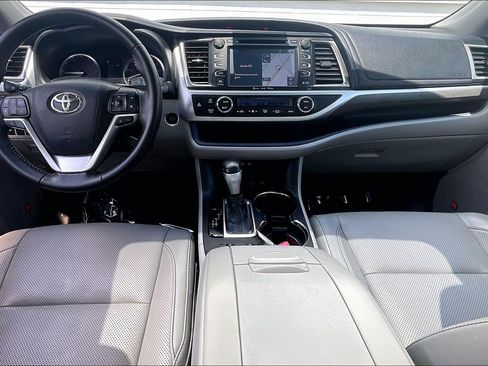 Used 2018 Toyota Highlander Limited AWD/4WD image 19
