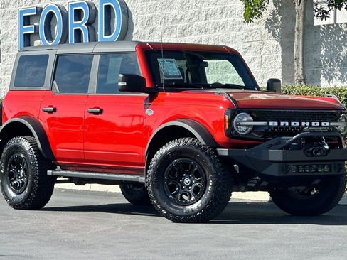 Used 2023 Ford Bronco Wildtrak image 2