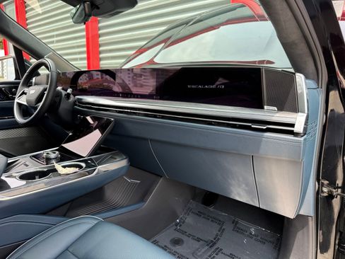 Used 2025 Cadillac Escalade IQ Luxury 2 w/ LPO, Premium Carpet Package AWD/4WD image 24