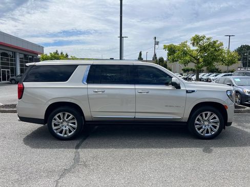 Used 2021 GMC Yukon XL Denali w/ Denali Ultimate Package AWD/4WD image 6