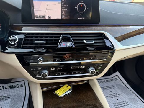 Used 2020 BMW 530i w/ Convenience Package RWD image 29
