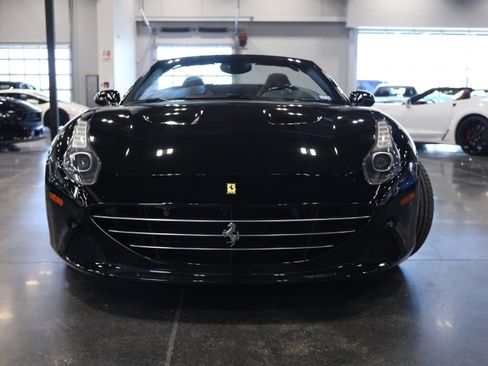 Used 2017 Ferrari California T image 2