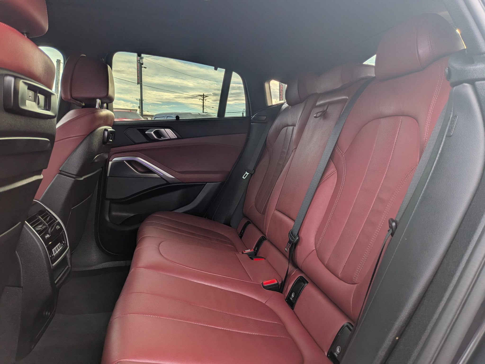 Used 2021 BMW X6 M50i w/ Executive Package AWD/4WD image 6