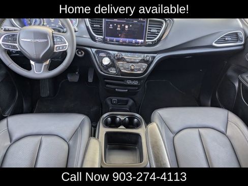 Used 2025 Chrysler Pacifica Select image 9