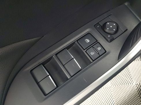 Used 2025 Toyota RAV4 SE image 28