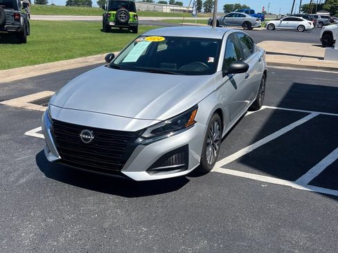 Used 2024 Nissan Altima 2.5 SV FWD image 4