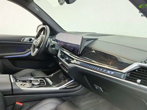 Used 2024 BMW X7 xDrive40i w/ M Sport Package AWD/4WD image 21