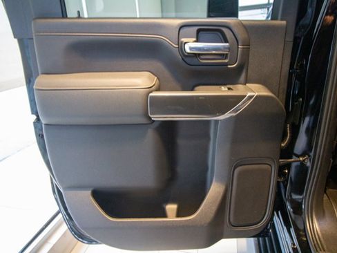 Used 2023 GMC Sierra 3500 AT4 w/ AT4 Premium Plus Package image 9