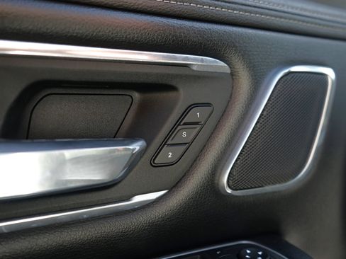 Used 2023 RAM 1500 Laramie AWD/4WD image 12