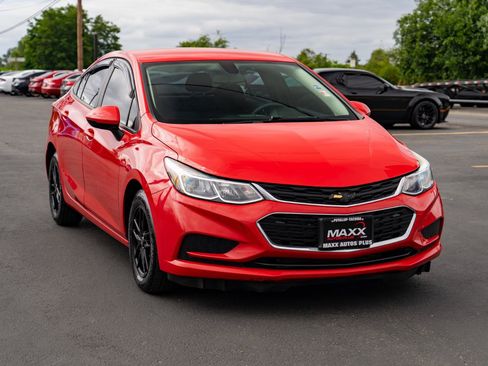 Used 2018 Chevrolet Cruze LS FWD image 2