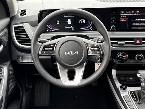 New 2026 Kia Seltos LX image 17