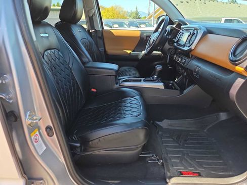 Used 2018 Toyota Tacoma SR5 AWD/4WD image 22