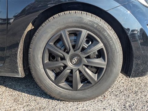 Used 2016 Hyundai Elantra SE image 9