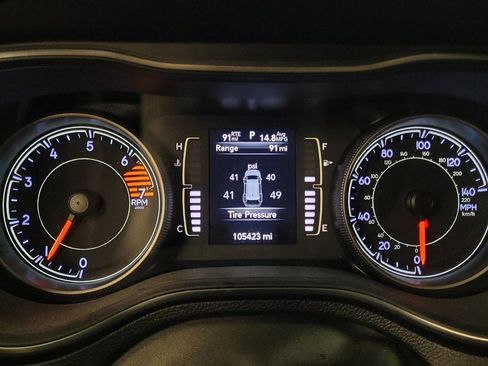 Used 2019 Jeep Cherokee Latitude w/ Popular Appearance Group AWD/4WD image 23