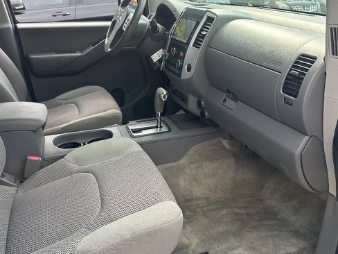 Used 2014 Nissan Frontier SV w/ SV Value Truck Package AWD/4WD image 8