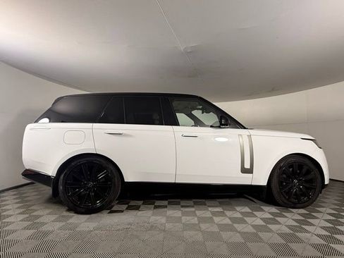Used 2025 Land Rover Range Rover SE image 9
