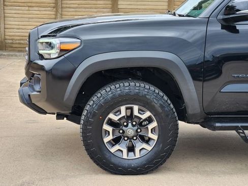 Used 2021 Toyota Tacoma TRD Off-Road w/ Technology Package AWD/4WD image 15