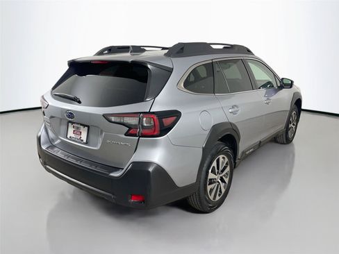 Used 2025 Subaru Outback Premium AWD/4WD image 13