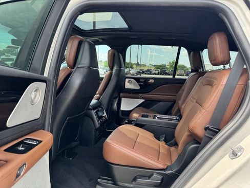Used 2023 Lincoln Aviator Grand Touring w/ Equipment Group 301A AWD/4WD image 10