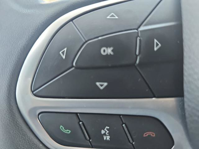 Used 2024 Chrysler Pacifica Touring-L FWD image 17