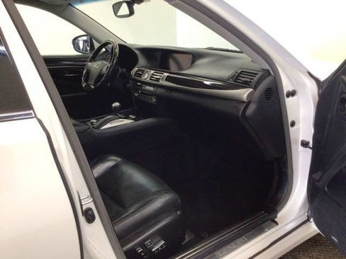 Used 2016 Lexus LS 460 AWD w/ Comfort Package image 14