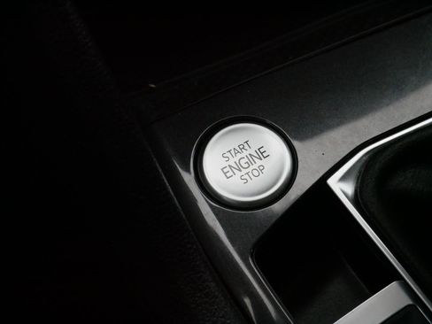 Certified 2023 Volkswagen Tiguan SE R-Line image 28