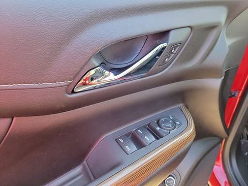 Used 2022 GMC Acadia SLE w/ Driver Convenience Package image 17