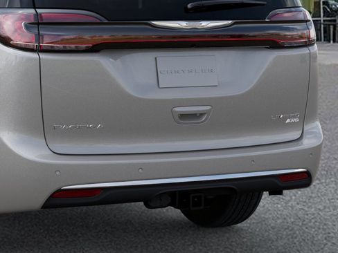New 2026 Chrysler Pacifica Limited image 13
