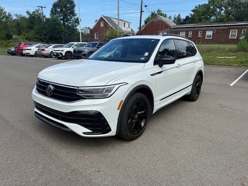 Used 2023 Volkswagen Tiguan SE R-Line FWD image 2