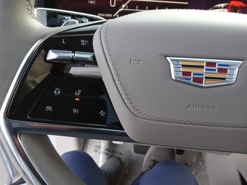 Certified 2026 Cadillac Escalade Platinum Sport w/ LPO, ONYX Package AWD/4WD image 21
