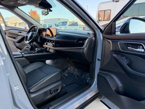 Used 2023 Nissan Rogue Platinum image 22