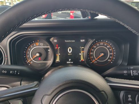 Used 2025 Jeep Gladiator Rubicon w/ Convenience Group image 26