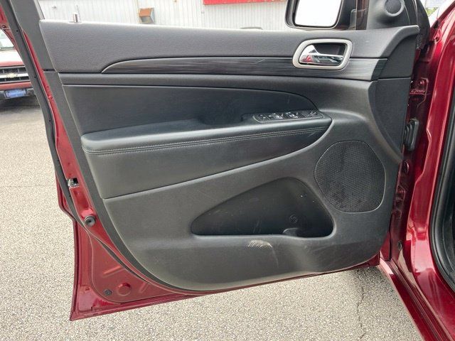 Used 2020 Jeep Grand Cherokee Altitude AWD/4WD image 19