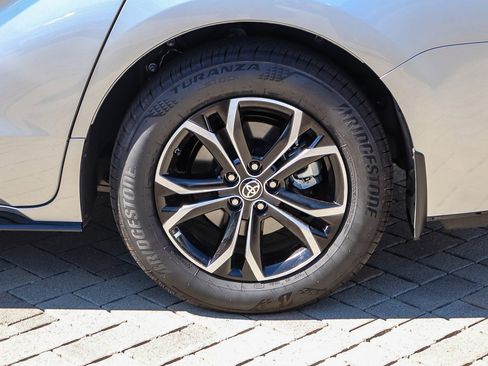 Used 2025 Toyota Sienna Platinum image 11