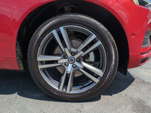 Used 2019 Volvo XC60 T5 Momentum w/ Multimedia Package AWD/4WD image 13