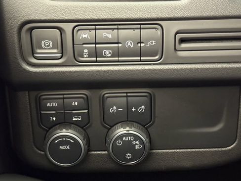 Used 2022 Chevrolet Tahoe RST w/ Luxury Package AWD/4WD image 41