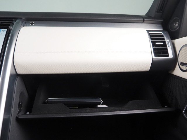 Used 2024 Land Rover Discovery Dynamic SE AWD/4WD image 54