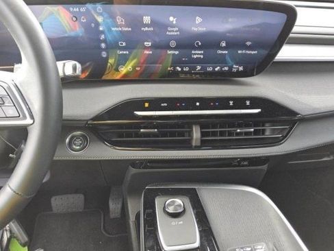 Used 2025 Buick Enclave Preferred image 5