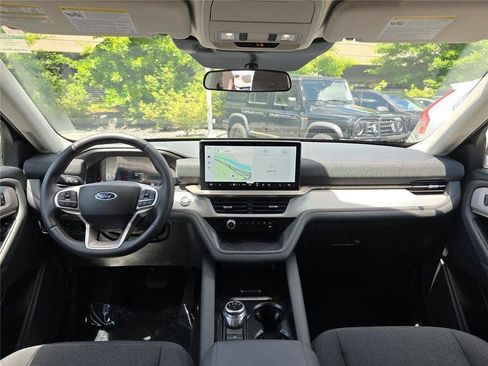 Used 2025 Ford Explorer Active AWD/4WD image 17