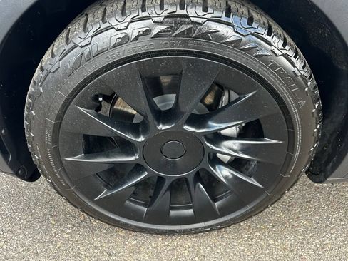 Used 2023 Tesla Model Y Long Range AWD/4WD image 9