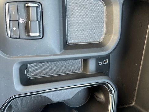 Used 2024 GMC Sierra 2500 AT4 w/ AT4 Premium Plus Package image 11