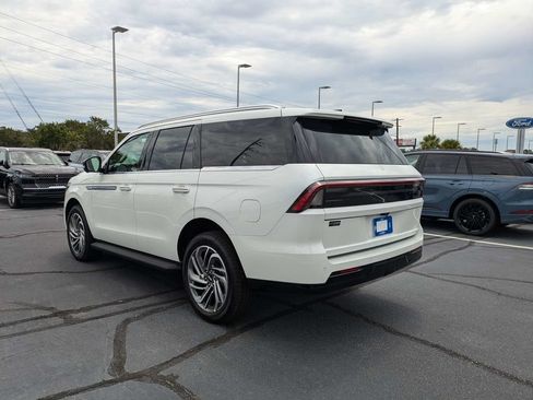 New 2027 Lincoln Navigator Premiere RWD image 6